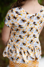 Load image into Gallery viewer, Permanent Preorder - Spring - Bees X&#39;s and O&#39;s